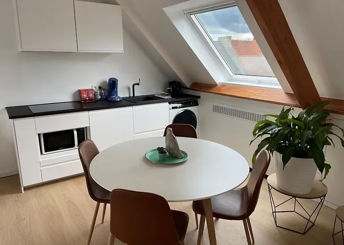 Апартаменти Lovely & Stylish At P36 Gent, Near The Center